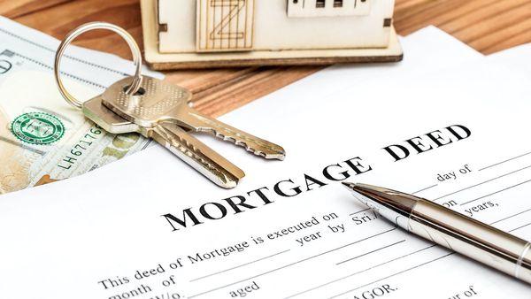 வங்கி அதிகாரிகளுக்கே விபூதி அடித்த தம்பதி! ஒரே வீட்டு பத்திரத்தை வைத்து இத்தனை லீலைகளா?