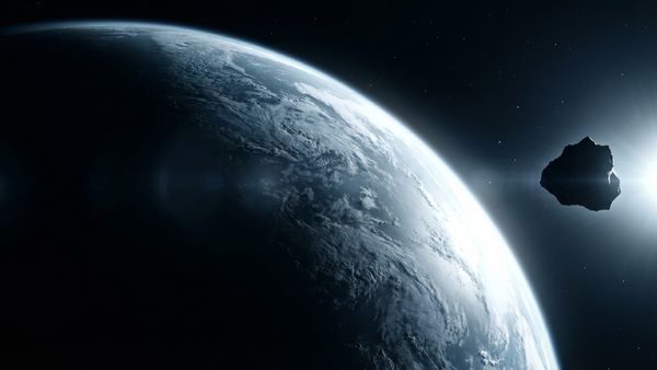 பூமிக்கு ஆபத்து? சுழன்றடிக்கும் பல நூறு சிறுகோள்கள்.. கொஞ்சம் மிஸ்ஸானாலும் பேரழிவு நிச்சயம்