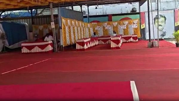 தேமுதிக நிலைமையை பாருங்க.. விருப்பமனு வாங்க கூட யாரும் வரல! வெறிச்சோடிய அலுவலகம்.. பிரேமலதா ஷாக்