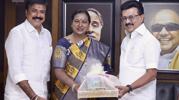 'எப்படியோ அண்ணியாரின் ஆசை கடைசியாக நிறைவேறியது'.. பிரேமலதா குறித்து திருச்சி சூர்யா பதிவு