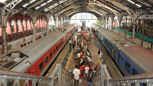 எழும்பூரில் 45 நாட்கள் மின்சார ரயில்கள் சேவையில் மாற்றம்.. தாம்பரம் செங்கல்பட்டுக்கு புதிய நேரம்