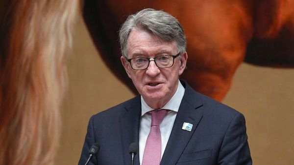 எப்ஸ்டீன் பைல்ஸ்: அடுத்தடுத்து சிக்கும் தலைகள்.. இங்கிலாந்து இளவரசரை தொடர்ந்து தூதரக அதிகாரி கைது