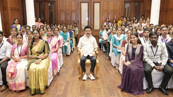 டிஎன்பிஎஸ்சி அடிச்ச அப்பாயின்மெண்ட் ஆர்டர்.. ஸ்கோர் செய்யும் ஸ்டாலின்.. 9,801 பேர் நாளை பணி நியமனம்!