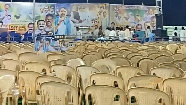 நயினார் ஆப்சென்ட்! காலியாக இருந்த நாற்காலிகள்! நெல்லை பாஜக மாநாட்டில் ஷாக்கான முருகானந்தம்!