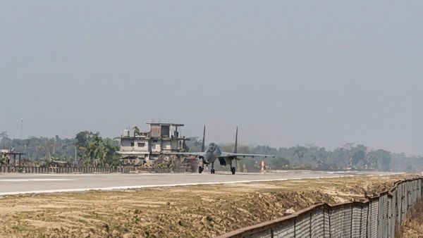 ஹைவேயில் போர் விமானத்தை தரையிறக்கலாம்.. இந்தியா செய்த தரமான சம்பவம்! சீனாவுக்கு செக்