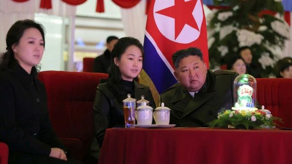 பெற்ற மகள் vs தங்கை.. வடகொரிய அதிபர் கிம் ஜாங் உன்னுக்கு சோதனை.. வெடிக்க போகும் யுத்தம்