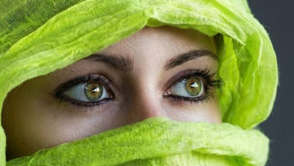 திருப்பூரில் பூட்டிய வீட்டில் 9 பேர் ஜாலி.. குடித்து கும்மாளமிட்டு.. உள்ளே பார்த்தால் யார் தெரியுமா