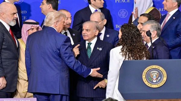 போனை போட்டு மெரட்டி வுட்டேன்..ஆடி போய்ட்டாங்க! உலகமே பார்க்க பாக்., பிரதமரை அசிங்கப்படுத்திய டிரம்ப்