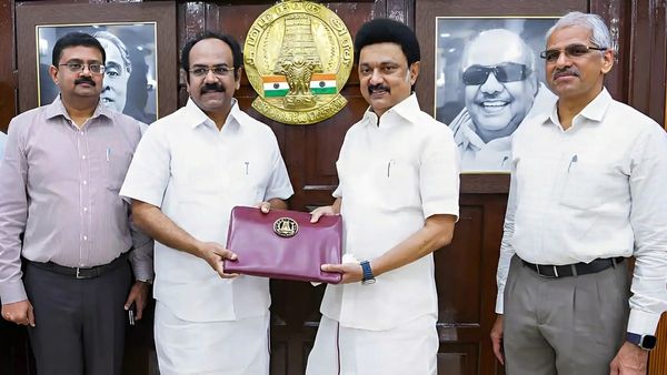 Tamil Nadu Budget : மகளிர் உரிமைத் தொகை.. தமிழகமே இன்ப அதிர்ச்சியில்! 1.41 லட்சம் கோடி கடன்.. பட்ஜெட்டில் அடுத்த அதிரடி!