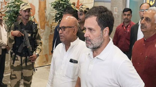 ராகுல் காந்திக்கு சிக்கல்.. நீதிமன்றத்தில் ஆஜராகிறார்! பதவியே பறிபோகும் அபாயம்!