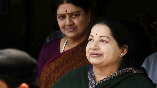 Election Exclusive: ஆபரேசன் எடப்பாடி.. சரியஸா சின்னம்மா களம் இறங்கிட்டாங்க! அம்மா அதிமுக கன்பார்ம்! ஆனாலும் ஒரு ட்விஸ்ட்