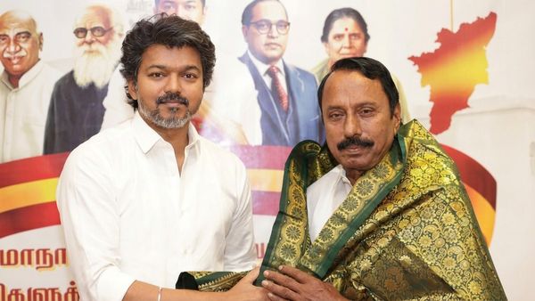 விஜய்க்கு 90% ஆதரவு.. ரேஸில் முந்தும் தவெக! விஜய் தமிழகத்தை ஆள போவது உறுதி.. சீனியர் சொன்ன சீக்ரெட்!