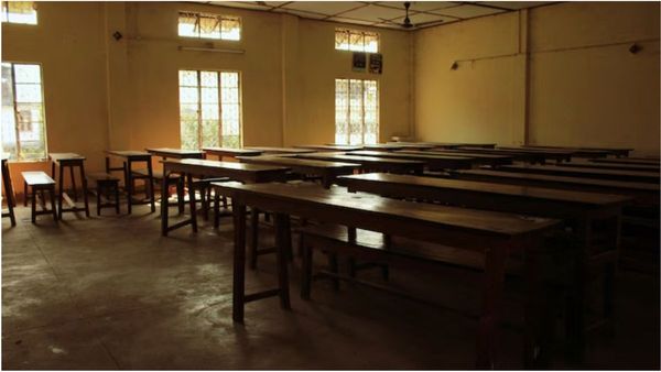 நாடு முழுவதும் 18,727 அரசு பள்ளிகளுக்கு மூடுவிழா.. பாஜக ஆளும் மாநிலங்களில் அதிகமான பள்ளிகள் மூடல்