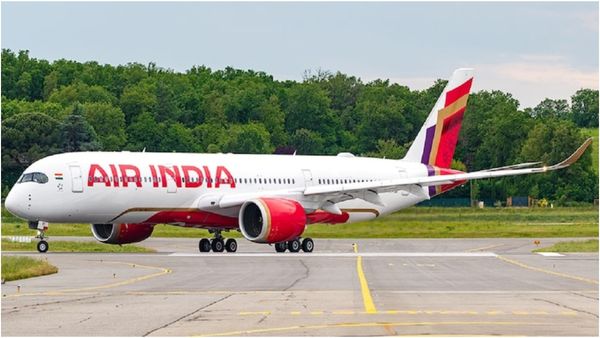 பெங்களூரில் ஆட்டம் கண்ட.. Air India விமானம்! ஜஸ்ட் மிஸ்ஸில் உயிர் தப்பிய பயணிகள்!