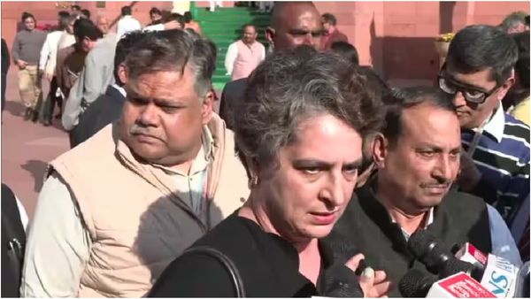 “சபாநாயகருக்கு பின்னால் ஒளிந்து கொள்கிறார் மோடி!” பிரியங்கா காந்தி சரமாரி குற்றச்சாட்டு!