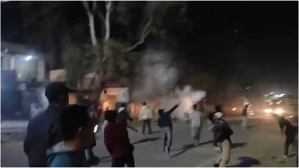 மணிப்பூரில் பாஜக முதல்வர் பதவியேற்ற மறுநாளே.. வெடித்த வன்முறை! கலவரத்தால் மீண்டும் பதற்றம்