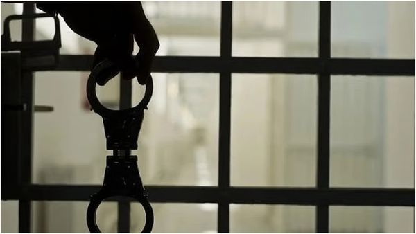 சிங்கப்பூரில் விக்னேஷ்வரன் செஞ்சதை பாருங்க.. இந்தியர்கள் உஷாரா இருக்கனும்! வார்னிங் கொடுத்த போலீஸ்