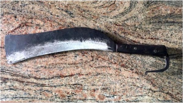 ஸ்ரீவில்லிபுத்தூர் குடும்ப நல நீதிமன்றத்தில் அரிவாள் வீச்சு! ஜஸ்ட் மிஸ்ஸில் தப்பிய நீதிபதி!