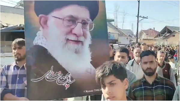 ஜம்மு காஷ்மீரில்.. ஈரானுக்கு ஆதரவாக களமிறங்கிய மக்கள்! இஸ்ரேல், அமெரிக்காவுக்கு எதிராகவும் முழக்கம்