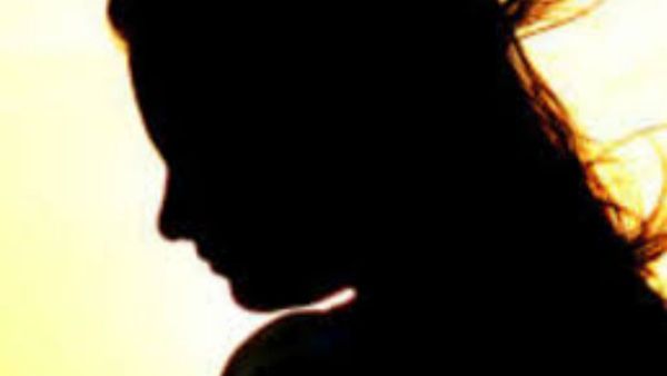 ஆசையாய் முதலிரவுக்கு காத்திருந்த மாப்பிள்ளை.. வெட்கத்தில் தாசில்தார் சந்தியா.. அடுத்து நடந்த கொடுமை