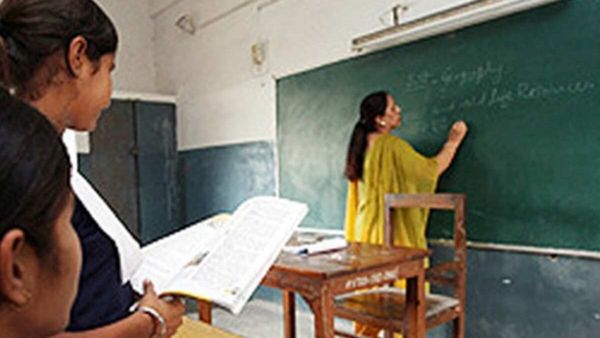 தமிழக அரசு கல்லூரிகளில் 426 பேராசிரியர் பணியிடங்கள்.. சூப்பர் சான்ஸ்! விட்றாதீங்க
