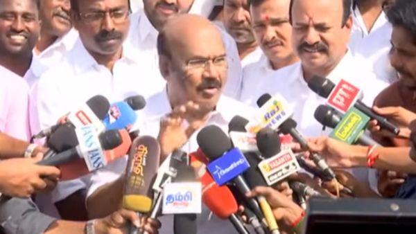 விசில் சின்னத்தை விளாசிய ஜெயக்குமார்.. டைட்டானிக் படத்தோடு கோர்த்து விட்டு கலகல!