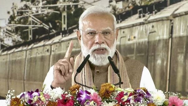 கண்கள் சிவந்த மோடி.. 