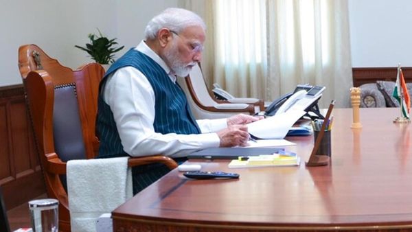 ‘பிஎம் கேர்ஸ்’ உள்பட 3 நிதிகள் குறித்து நாடாளுமன்றத்தில் கேள்வி எழுப்ப அனுமதி இல்லை.. பிரதமர் அலுவலகம்