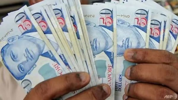 சிங்கப்பூரில் அதிர்ஷ்டம் கூரையை பிச்சிக்கிட்டு கொட்டுச்சு! 3000 டபுள் பரிசு பணம்.. ஆனா ஒரு சிக்கல்!