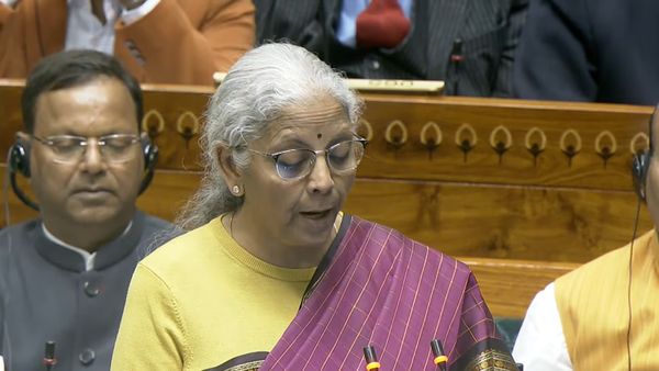 தேர்தல் வருதுல்ல தமிழ்நாட்டுக்கு குறி..திட்டங்களை அள்ளி வீசிய நிர்மலா சீதாராமன்! குறுக்கே வந்த கேரளா