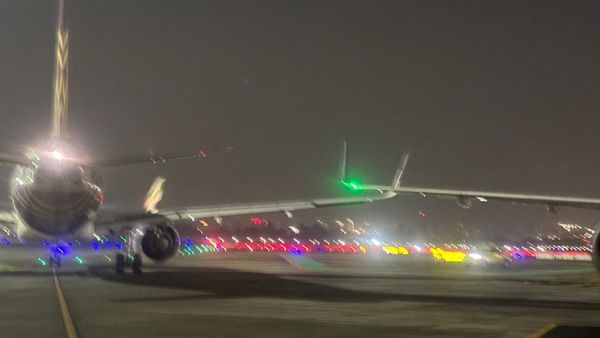 திடீரென உரசிக் கொண்ட விமானங்கள்! பதற்றத்தில் உறைந்த பயணிகள்! பரபரப்பில் ஆழ்ந்த மும்பை விமான நிலையம்!