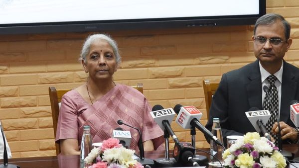 வீட்டுக் கடன் வாங்கியவர்களுக்காகவே குரல் கொடுத்த நிர்மலா சீதாராமன்.. கடன் வாங்குவோருக்கு குட்நியூஸ்