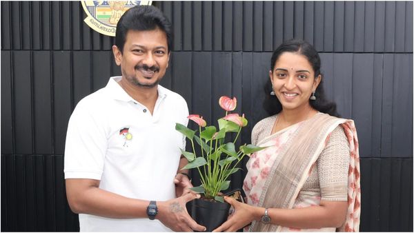 மீண்டும் மதுரவாயல் தொகுதியில் போட்டியிட திமுகவில் காய் நகர்த்தும் பத்ம பிரியா.. ரசிக்காத சீனியர்கள்!