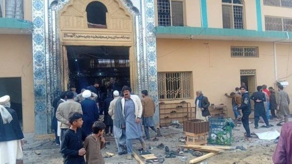 Pakistan Mosque blast: ஷியா மசூதியில் பயங்கர குண்டுவெடிப்பு.. தொழுகைக்கு போன 69 பேர் பலி.. பதற்றத்தில் பாகிஸ்தான்