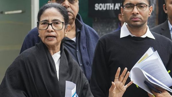“இவ்வளவு ஆணவம் பிடித்த, பொய் பேசும் ஒரு தேர்தல் ஆணையரை இதுவரை பார்த்ததில்லை” - மம்தா பானர்ஜி ஆவேசம்
