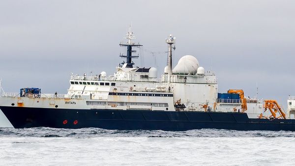 ரஷ்யாவின் 'நிழல் கப்பல்' ரகசியம்.. அமெரிக்காவிற்கு விபூதி அடித்து 13 லட்சம் கோடி சம்பாதிப்பது எப்படி