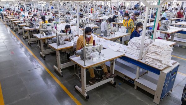 மொத்தமாக முடங்கிய திருப்பூர்.. இன்று முதல் ஜவுளி உற்பத்தி 50% ஆக குறைப்பு! தொழிலாளர்கள் பாதிப்பு