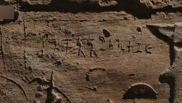 சிகை கொற்றன்.. எகிப்த் கல்லறைகளில் கண்டறியப்பட்ட தமிழ் எழுத்துக்கள்.. உலக நாடுகளே வியந்து பார்க்குது