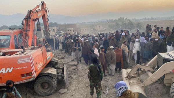 ஆப்கானிஸ்தான் மீது குண்டுவீச்சு.. இரவோடு இரவாக அத்துமீறி பாகிஸ்தான் கொடூர தாக்குதல் - பதற்றம்