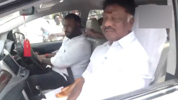 அதிமுகவில் உச்சபட்ச பதவிகளை வகித்த ஓபிஎஸ்! இன்று திமுகவில் சாதாரண தொண்டர்! குமுறும் well wishers