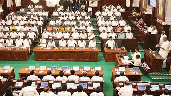 இதென்ன ராஜினாமா சீசனா..? 7 சீட் காலி! தமிழக சட்டசபையில் அடுத்தடுத்து காலியான எம்.எல்.ஏ பதவிகள்!