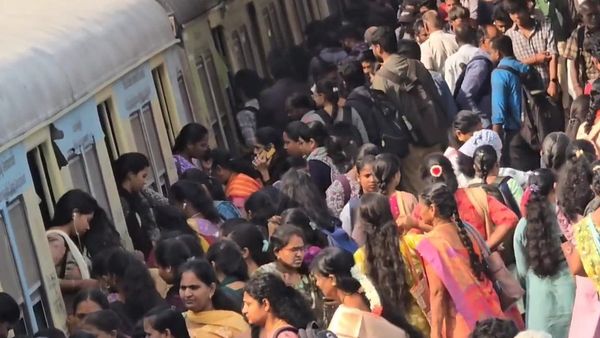 அன்று கிளாம்பாக்கம் போல் இன்று எழும்பூர்.. மின்சார ரயில் பிரச்சனையில் நேரடியாக இறங்கி திமுக சம்பவம்