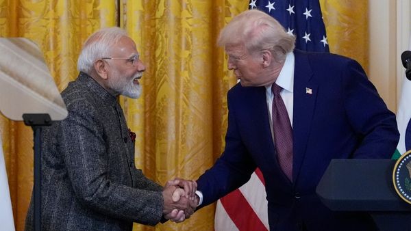 ரஷ்ய ஆயில் குறைத்து கொண்டு.. அமெரிக்காவிடம் அதிக ஆயில் வாங்கும் இந்தியா.. வர்த்தக டீல் பின்னணி!