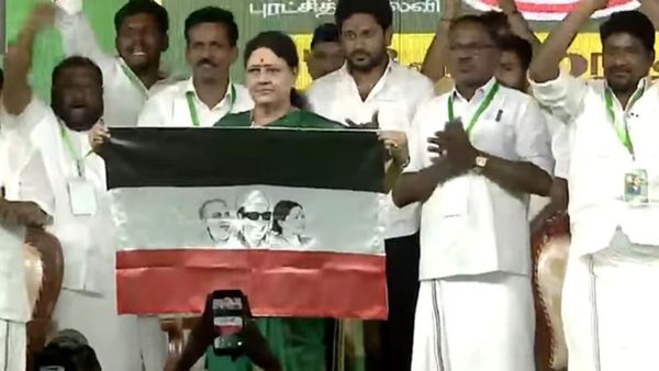 அண்ணா, எம்ஜிஆர், ஜெயலலிதா படத்துடன் கொடி! புதிய கட்சியை தொடங்கினார் சசிகலா