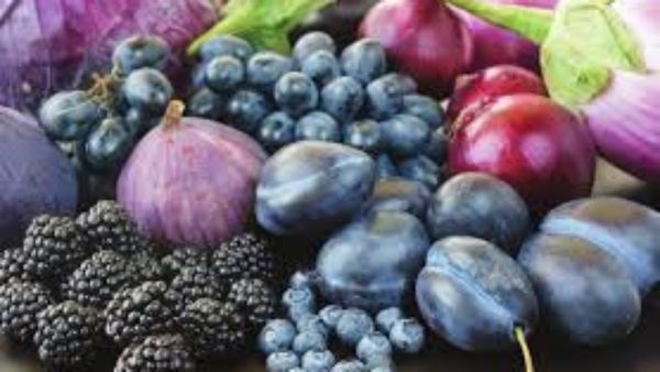 ப்ளூ கலர் பழம் உங்க தட்டில் இருக்கா? நீல நிற உணவுகள் நினைவாற்றலைத் தூண்டும்.. யாரெல்லாம் சாப்பிடலாம்