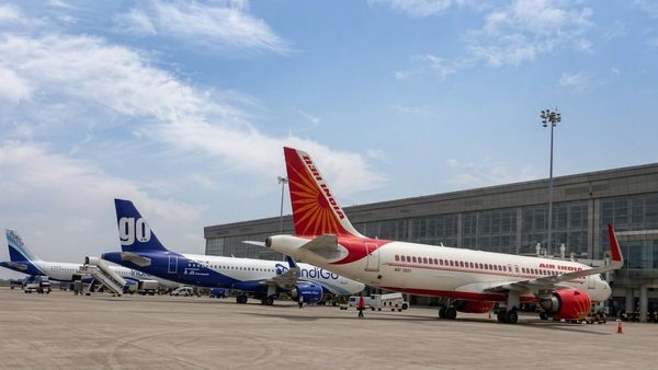 மீண்டும் தொடங்கியது விமான சேவை.. துபாய் & அபுதாபியில் இருந்து இந்தியாவுக்கு விமானங்கள் இயக்கம்!