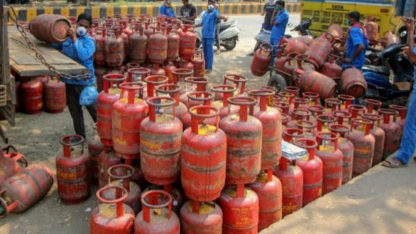 LPG price: நள்ளிரவில் அதிர்ச்சி! வீட்டு உபயோக சமையல் எரிவாயு சிலிண்டர் விலை உயர்வு! சென்னையில் எவ்வளவு?
