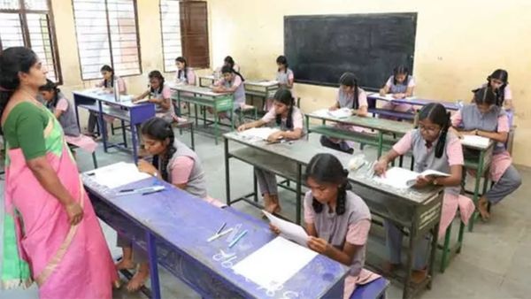 இன்று 10ஆம் வகுப்பு பொதுத்தேர்வு தொடக்கம்.. தமிழ்நாடு முழுவதும் 9.09 லட்சம் பேர் எழுதுகின்றனர்!