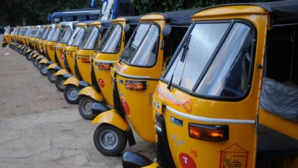 மதுரையில் சூடுபிடிக்கும் தேர்தல் களம்! ஆட்டோவை ரிசர்வ் செய்ய போட்டா போட்டி! Auto ஓனர் காட்டில் மழை!