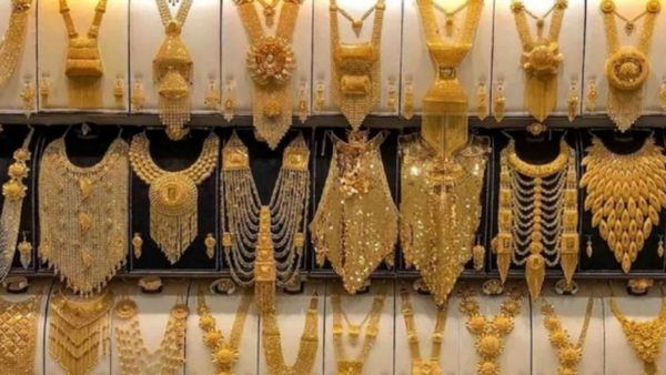 Gold Rate: தங்கம் விலையில் பெரும் சரிவோ சரிவு! 1 லட்சத்திற்கு கீழ் ரேட் குறையுமா?